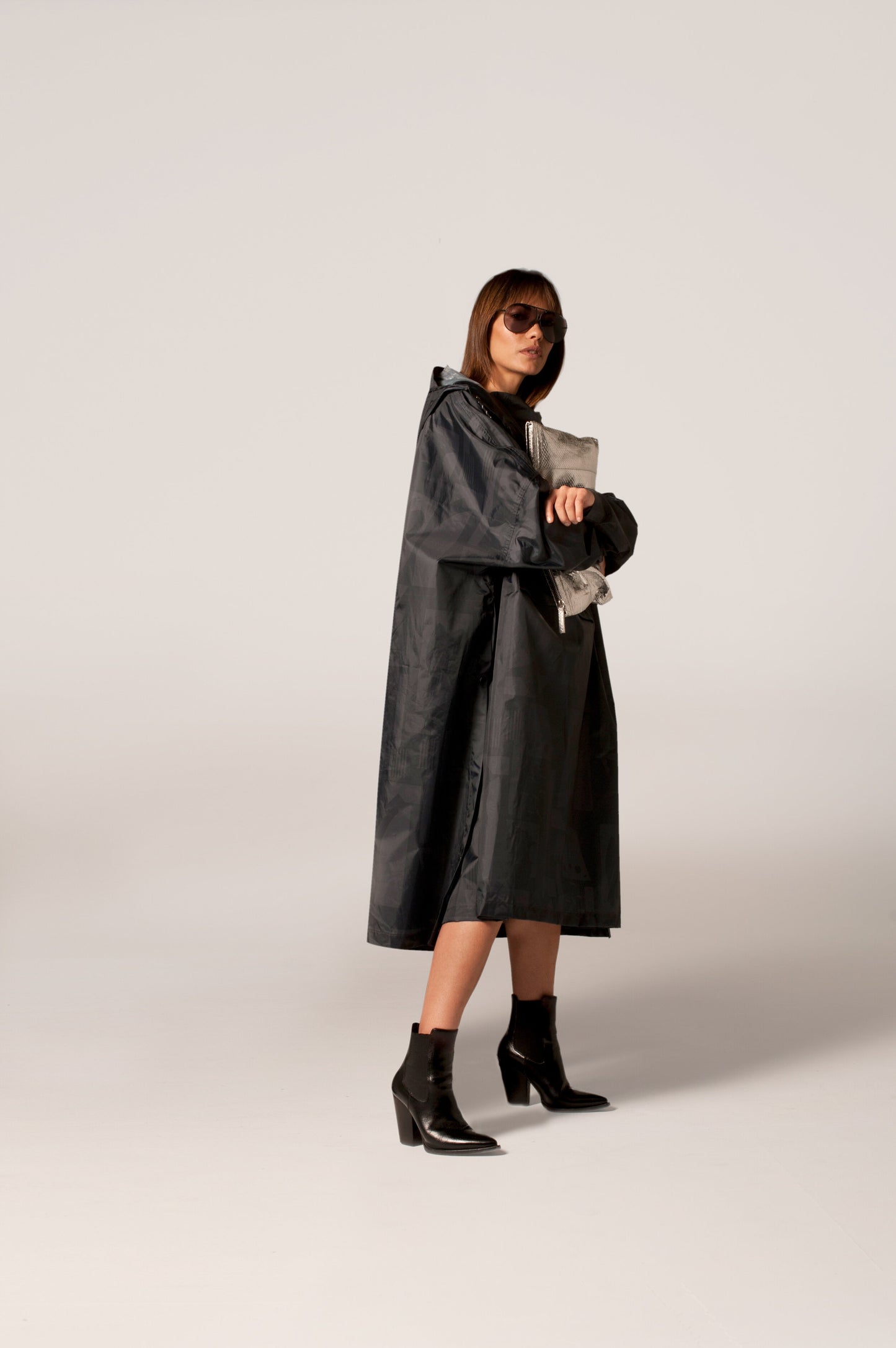 Regenponcho Back to black
