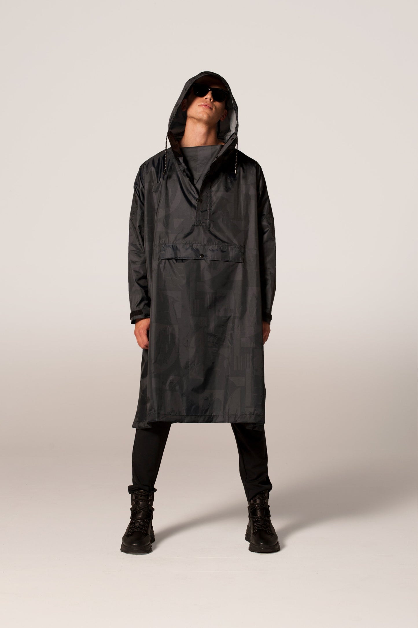 Regenponcho Back to black