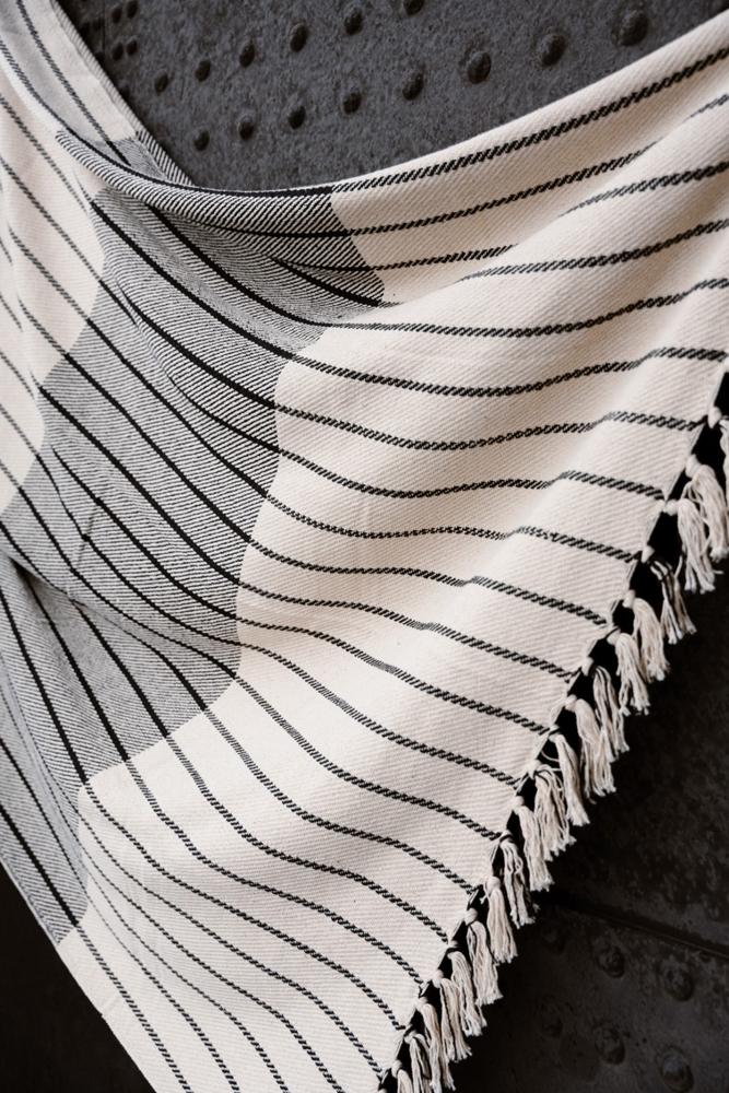 Plaid recycled katoen zwart gestreept (130*180cm)