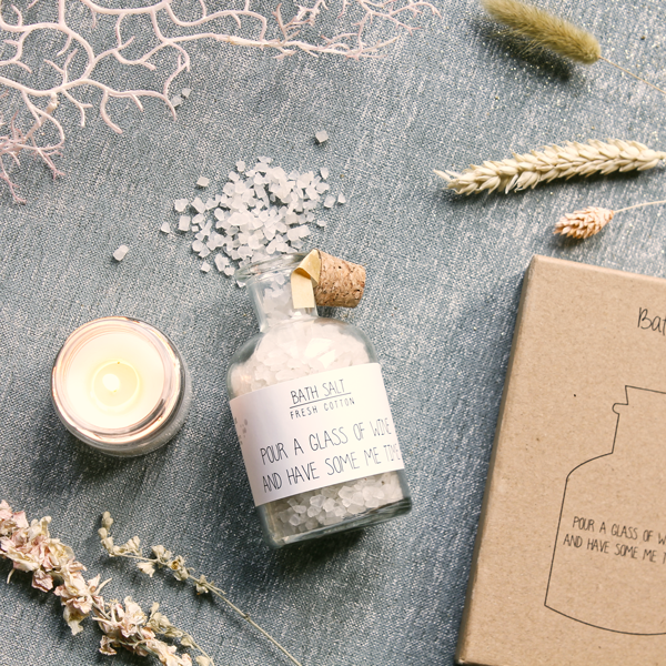 Cadeaubox badzout & geurkaarsje 'Pour a glass of wine..'